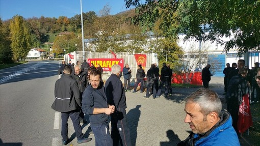 ltraflex Casella, oggi nuovo sciopero del personale per il rinnovo del contratto di lavoro. Mortola (Fiom) "Vogliamo una trattativa seria" ltraflex Casella, oggi nuovo sciopero del personale per il rinnovo del contratto di lavoro. Mortola (Fiom) "Vogliamo una trattativa seria"