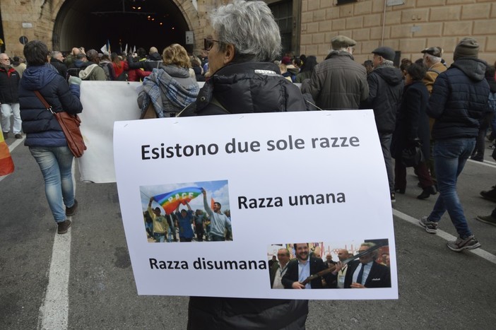 Più di diecimila in corteo a Genova: accoglienza e diritti per tutti