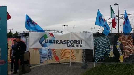 Emergenza Coronavirus, Uiltrasporti: "I lavoratori stanno affrontando la situazione a testa alta, consapevoli però che le logiche del profitto prevalgono su tutto" Emergenza Coronavirus, Uiltrasporti: "I lavoratori stanno affrontando la situazione a testa alta, consapevoli però che le logiche del profitto prevalgono su tutto"