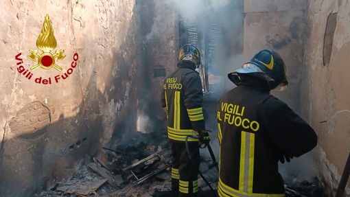 Rogo di via Piacenza, la procura ha aperto un fascicolo per incendio colposo