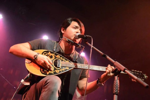 Appuntamento con Faber per salutare il nuovo anno: pomeriggio in musica con Andrea Facco