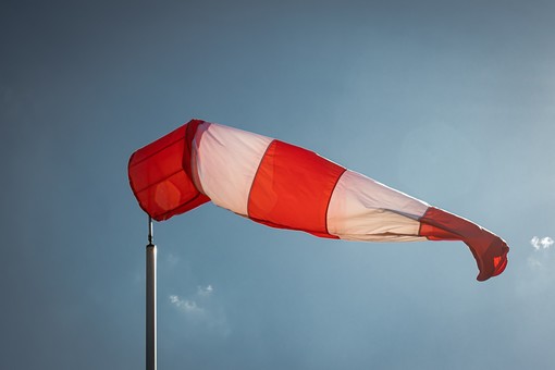 Vento di burrasca, Arpal emette un avviso meteo per il levante: raffiche fino a 90 km orari