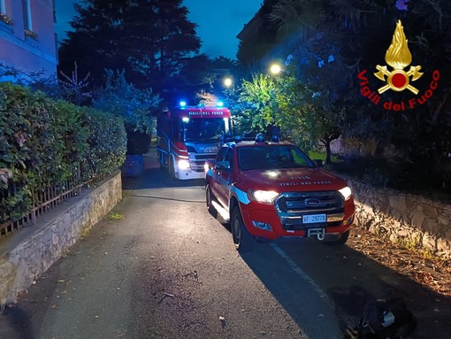 La padella prende fuoco mentre cucinano la cena, incendio nella cucina di un appartamento (FOTO) La padella prende fuoco mentre cucinano la cena, incendio nella cucina di un appartamento (FOTO)