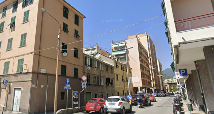 Sestri Ponente, sfratto rinviato per una famiglia con tre figli minori. Presidio davanti all'abitazione