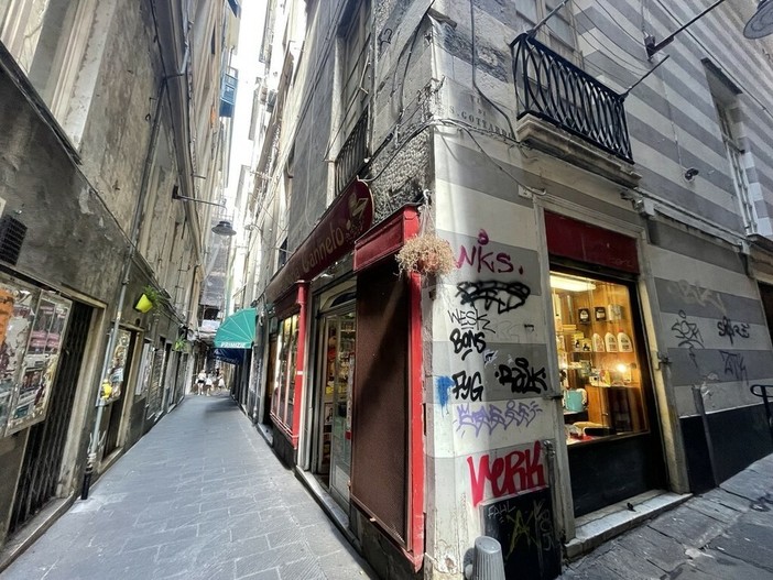 Centro Storico, non basta la repressione: in Prefettura il piano per riaccendere i vicoli