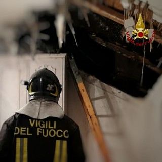 Multedo: intervento dei vigili del fuoco per l'incendio di una canna fumaria di una abitazione. Nessun intossicato Multedo: intervento dei vigili del fuoco per l'incendio di una canna fumaria di una abitazione. Nessun intossicato