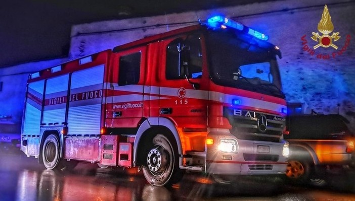 Camion ribaltato sulla A6 tra Savona e Altare: soccorsi mobilitati
