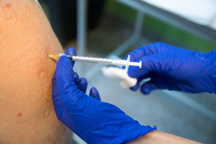 Coronavirus, Toti: “Da settimana prossima 37 squadre di vaccinazione domiciliare attive sul territorio regionale”