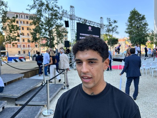Commemorazioni del Morandi, sul palco anche il ricordo del rapper Vago: "Il 14 agosto non è più un giorno come gli altri" Commemorazioni del Morandi, sul palco anche il ricordo del rapper Vago: "Il 14 agosto non è più un giorno come gli altri"