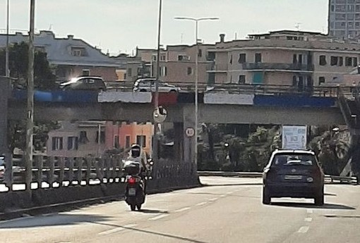 Quarto, raid di tifosi sampdoriani, il viadotto diventa blucerchiato