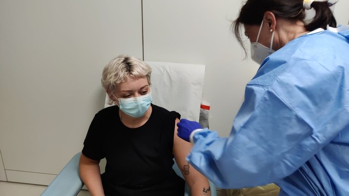 Vaccini, Toti: “Più del 50% della popolazione ha completato il ciclo, in settimana somministreremo la milionesima dose”