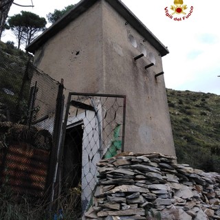 I vigili del fuoco recuperano un corpo mummificato sulle pendici del Monte Moro