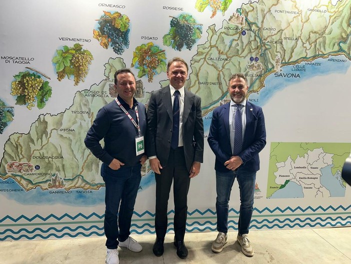 Regione a Vinitaly, Assessore Piana accoglie il Ministro Lollobrigida allo stand della Liguria