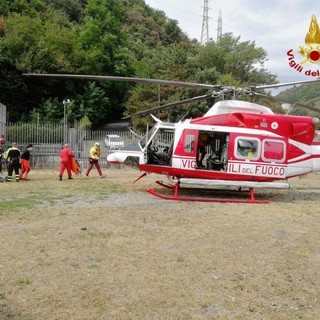 Scontro frontale fra due auto a Cavassolo di Davagna: uno dei conducenti portato in ospedale dai vigili del fuoco (FOTO)