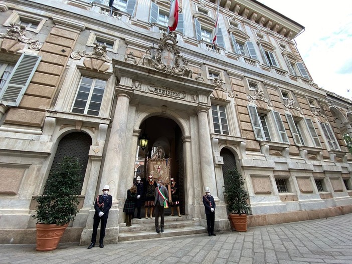 Il Comune di Genova ricorda le vittime del Covid-19: le immagini della cerimonia (VIDEO)