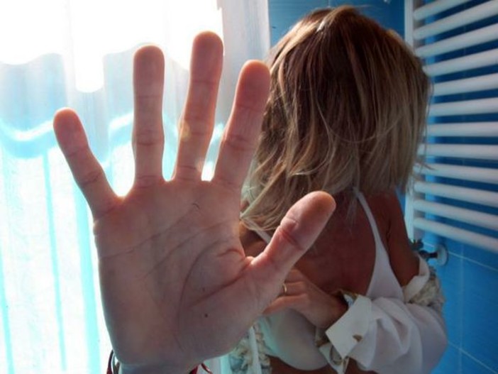 Violenza sessuale in un b&b del centro: arrestati due operai Violenza sessuale in un b&b del centro: arrestati due operai