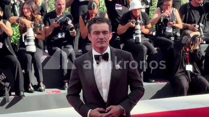 Venezia 83, Orlando Bloom infiamma il red carpet per 'Bucking Fastard'