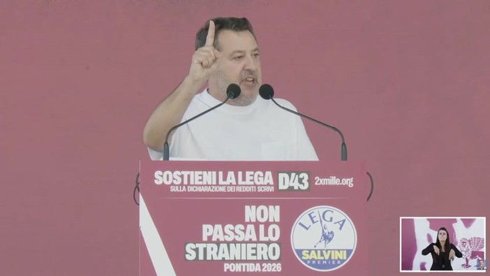 "Chiederò alla mia famiglia se ho la loro fiducia": da Pontida Salvini lancia il congresso straordinario della Lega