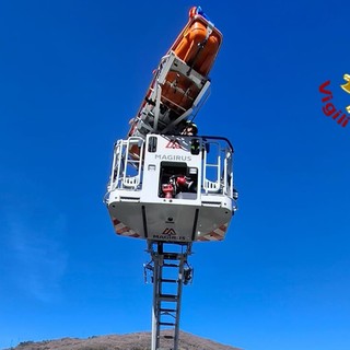 Accusa un malore in via Lucarno, donna soccorsa con l’autoscala dei vigili del fuoco Accusa un malore in via Lucarno, donna soccorsa con l’autoscala dei vigili del fuoco