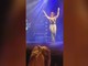 Paura per Noemi, la cantante cade dal palco e il concerto viene interrotto Paura per Noemi, la cantante cade dal palco e il concerto viene interrotto