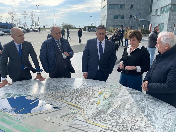 Ingegneria a Erzelli, Toti: "Visita Ministro Maria Cristina Messa conferma attenzione del Governo su Genova e la Liguria"