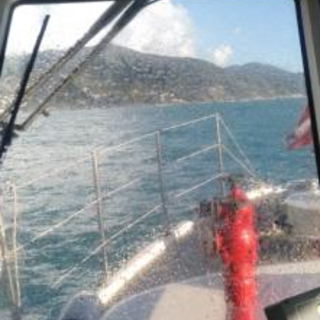 Intervento in mare per i vigili del fuoco, salvate due persone a Murcarolo