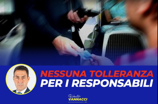 Capotreno accoltellato mentre controlla i biglietti a due passeggeri, il generale Roberto Vannacci: "Misure severe e tolleranza zero" Capotreno accoltellato mentre controlla i biglietti a due passeggeri, il generale Roberto Vannacci: "Misure severe e tolleranza zero"