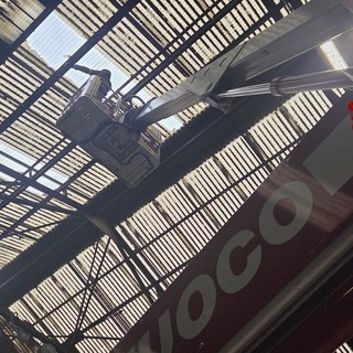 Vento di burrasca a Genova, decine di interventi dei Vigili del Fuoco. A Marassi chiuso un asilo