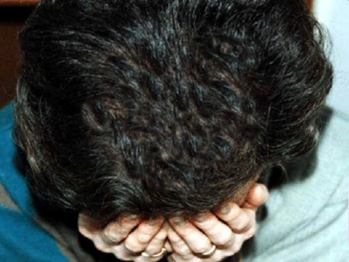 San Fruttuoso: tenta di strangolare le compagna, poi torna e manda all'ospedale 2 poliziotti San Fruttuoso: tenta di strangolare le compagna, poi torna e manda all'ospedale 2 poliziotti