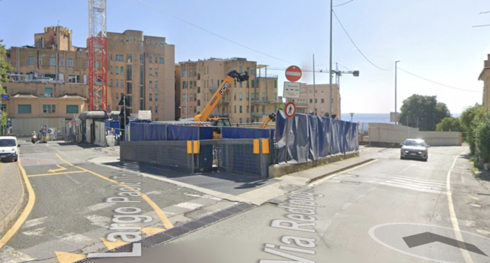 Via Redipuglia, cede l'asfalto dopo la rottura di una condotta: strada completamente chiusa a Quarto