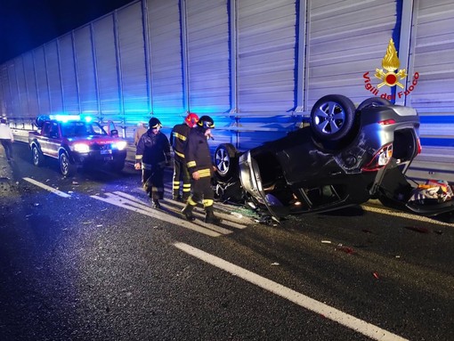 Scontro fra veicoli sull'A12: tratto dell'autostrada chiuso Scontro fra veicoli sull'A12: tratto dell'autostrada chiuso