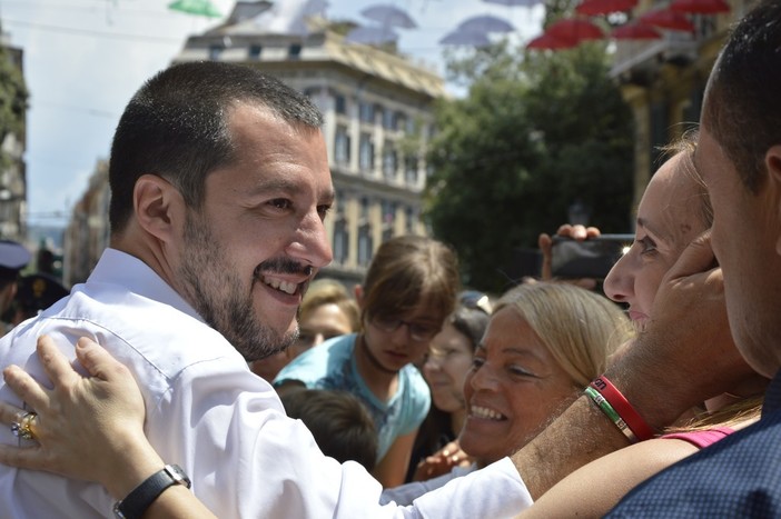 Almeno 50 gazebo della Lega in Liguria, Salvini: "E' la risposta al Governo delle poltrone" Almeno 50 gazebo della Lega in Liguria, Salvini: "E' la risposta al Governo delle poltrone"