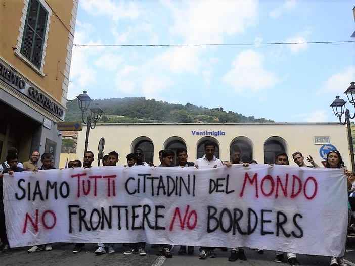 Ventimiglia città aperta: venerdì manifestazione al confine, sabato corteo in città Ventimiglia città aperta: venerdì manifestazione al confine, sabato corteo in città