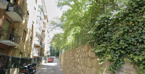 Via Gaeta, muro pericolante e duecento metri di buio: il Municipio promette la risoluzione