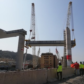 Viadotto sul Polcevera, varata nuova campata da 50 metri (FOTO)