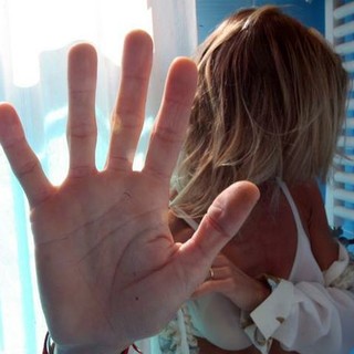 Violenza sessuale in un b&amp;b del centro: arrestati due operai