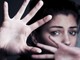 Donna maltrattata per 10 anni, trova il coraggio di denunciare dopo un'aggressione al figlio