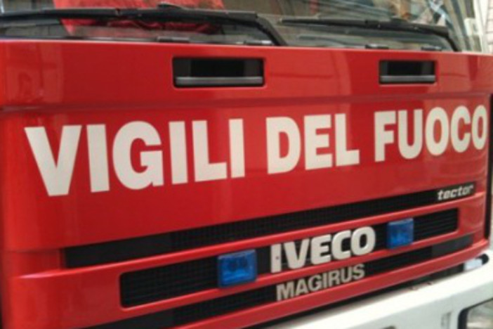 Incendio di una veranda a Cogoleto, in supporto i vigili del fuoco di Varazze