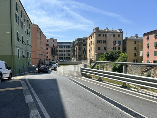 Via Chiaravagna, commercianti e residenti in campo: al via la raccolta firme per il ritorno della fermata dei bus 53 e 170 Via Chiaravagna, commercianti e residenti in campo: al via la raccolta firme per il ritorno della fermata dei bus 53 e 170