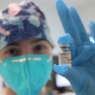 Vaccini: 12mila prime dosi somministrate nelle ultime due settimane, da martedì super green pass per lavoratori over 50
