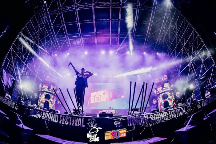 ‘Voglio tornare negli anni ’90’, al Balena Festival arriva il live show che celebra una decade iconica ‘Voglio tornare negli anni ’90’, al Balena Festival arriva il live show che celebra una decade iconica