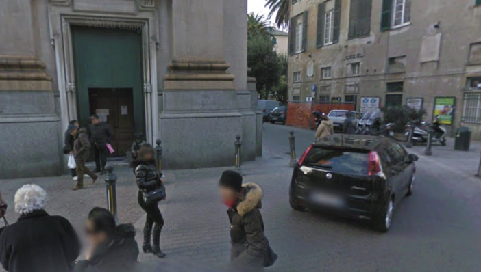 Via Sestri, ok ai portali e nuove regole per il carico e scarico: la mozione passa con 22 voti Via Sestri, ok ai portali e nuove regole per il carico e scarico: la mozione passa con 22 voti