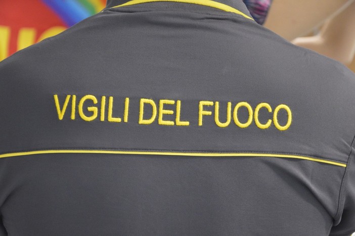 Inaugurato il distaccamento dei vigili del fuoco volontari a Rezzoaglio. Ma la Cgil non ci sta Inaugurato il distaccamento dei vigili del fuoco volontari a Rezzoaglio. Ma la Cgil non ci sta