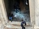 Maltempo, in frantumi la porta a vetri di Palazzo Tursi. Agente ferito (foto)