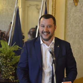 Carige, scontro Salvini-Renzi. "Tutela dei risparmiatori liguri", "Si vergognino per anni di insulti"