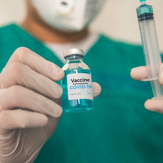 Vaccini, parte oggi la terza dose per soggetti fragili, in Liguria sono 35mila