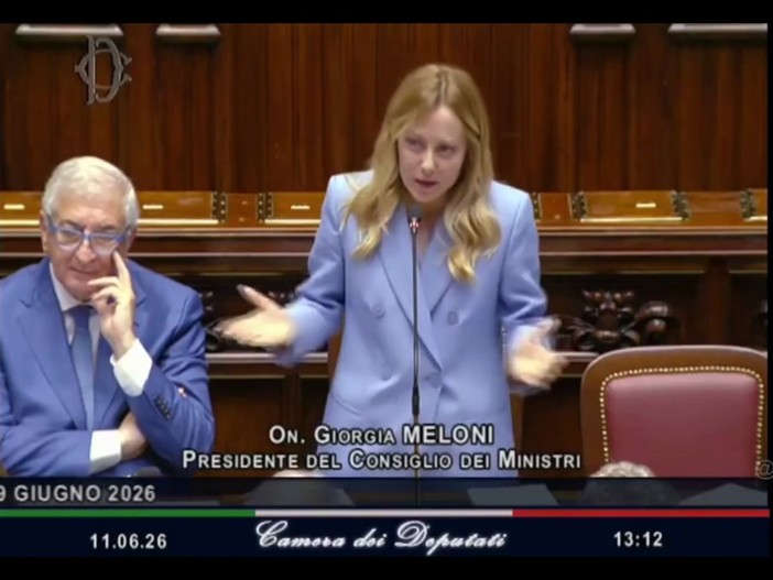 "Ho indossato ginocchiere? Non accettate premier donna", la risposta di Meloni al M5S Silvestri "Ho indossato ginocchiere? Non accettate premier donna", la risposta di Meloni al M5S Silvestri