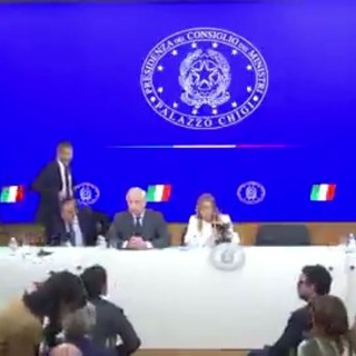 Meloni e lo scontro con la giornalista: "Credo nello Stato di diritto, lei?" Meloni e lo scontro con la giornalista: "Credo nello Stato di diritto, lei?"