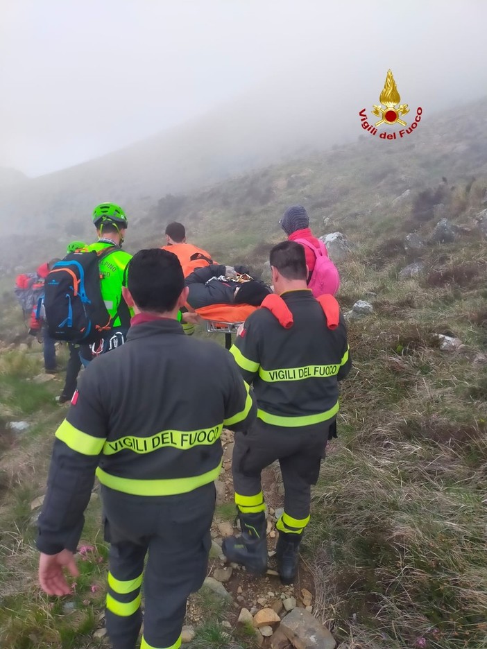 Multedo, ragazza cade tra i sentieri, soccorsa da vigili del fuoco e soccorso alpino Multedo, ragazza cade tra i sentieri, soccorsa da vigili del fuoco e soccorso alpino