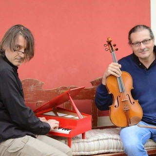 AcrossDuo ed il suo inconfondibile stile cross-over a Villa Faraggiana venerdì 6 luglio